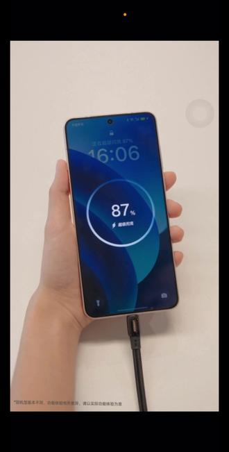 教你玩转OPPO充电提示音!还在羡慕朋友的充电提示音?快来试试这个简单教程!三步搞定你的专属OPPO手机“充电BGM”,个性化满分,闺蜜看了忍不住追着问怎么设置。
1.打开「小布指令」→ 我的 → 自动指令 → 新建项目,设置触发条件为“电池-开始充电”,添加执行动作“提醒”,保存。
2.进入通知管理→提醒→铃声→本地铃声,挑选自己心爱的歌或者音效。
3.充电时自动触发,最后回通知管理关掉「执行记录」提醒,让操作更干净。
简单快捷,每次充电都能听到心仪的声音!是不是超有趣?赶快试试吧~#OPPO省心狂补节 #OPPO福建 #OPPO漳州北#OPPOFindX8