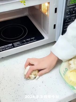 微波炉蒸笼,3分钟出笼鲜。锁鲜不漏气,多层随心叠。米饭包子同步蒸,少油烟更健康,厨房小白也能轻松搞定每一餐。#微波炉专用蒸笼#微波炉专用蒸笼盒 #视频同款#美观实用 #每天好物分享