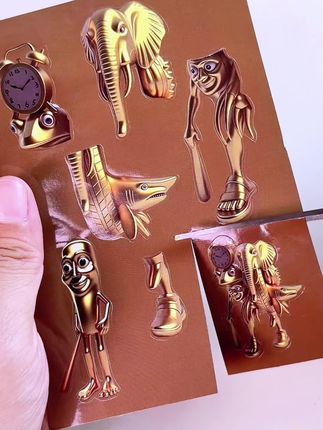 橘子妹把贴纸都剪坏了 #玩具视频#玩具推荐