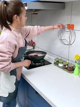 给厨房准备一个这样的#不锈钢锅架 不仅可以避免灶台被烫伤,关键正反两用还能当蒸架,大大小小的锅都很适合#锅架#蒸笼架 #厨房好物#实用好物