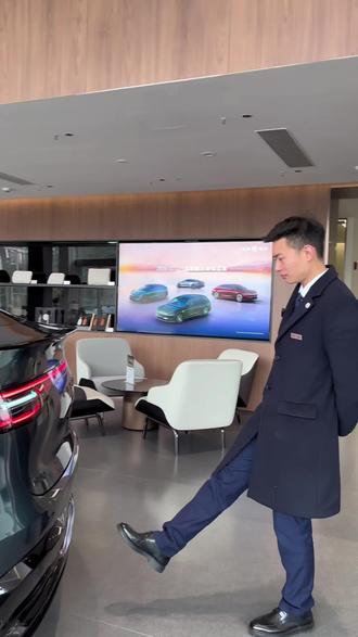 这个男人叫小帅,他教你们怎么开启脚踢后备箱
#鸿蒙智行 #智界R7 #智界新S7 #智界V9 #搞笑