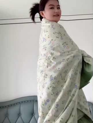 你们赶紧来抢这个高品质的床上四件套,这要不是我收到货,真以为商家标错价了。#四件套 #床上用品 #面料柔软舒适 #柔软亲肤 #好物推荐🔥