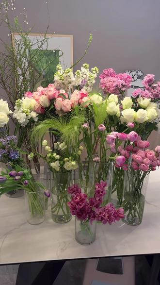 “花材的处理方法和养护技巧”
平时喜欢在家买鲜花的姐妹看过来~
#我的花店 #鲜花 #重庆花店 #浪漫 #花卉绿植