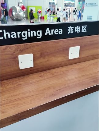 好用到犯规!16年原创三折叠洗漱包!改数码包。 16年的产品力果然有点东西!买一个包,等于多个包~ 又是首饰包、化妆包、洗漱包、文具包~居然!还能爆改为数码包~ 旅拍党必备啊,拍立得都能带上,连相片都有细分隔层收纳。 真的不要太香了,一包多用,没想到这么多用~#包包推荐 #出差旅行必备 #出门必备 #一揽子装个啥 #包包