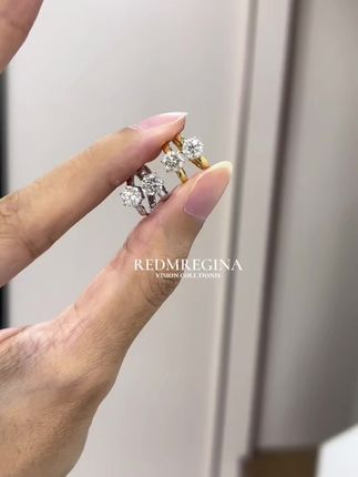 独钻六爪在耳畔上闪闪发光,经典的设计上身永不过时,精致低调的轻奢感真的会焊在耳朵上✨🥺#珠宝镶嵌 #超闪 #珠宝首饰 #耳环控 #无限回购的宝藏单品