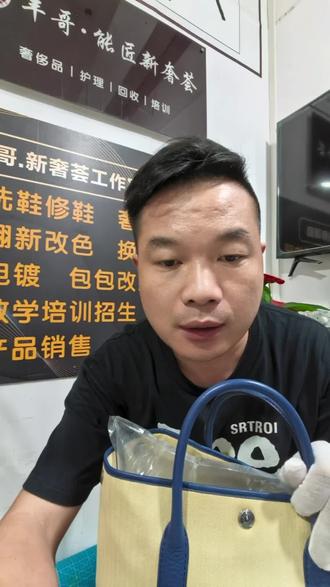 白色帆布发黄霉点祛除方法 白色帆布发黄,霉点有3种不同的祛除方法,你会了吗?看看丰哥怎么讲解和分析#帆布去黄#洗鞋修鞋技术培训 #皮具护理技术培训 #奢侈品护理培训 #包包维护保养