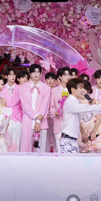 哇!男团cp俊伊给妹妹意外惊喜520礼物🎁太磕了,好幸福呀 #龙浩天 #龙浩天团队 #520礼物 #精彩片段