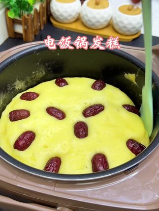 家有电饭锅就能做玉米发糕,手不沾面无油烟,蓬松柔软,比面包好吃#在家做美食 #玉米面发糕 #美食教程