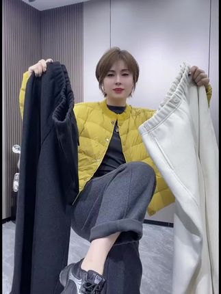 #秋冬新款  #显瘦穿搭 新款梨型身材松紧高腰显瘦时尚加绒弯刀九分休闲卫裤#高级感穿搭 #谁穿谁好看 @DOU+小助手