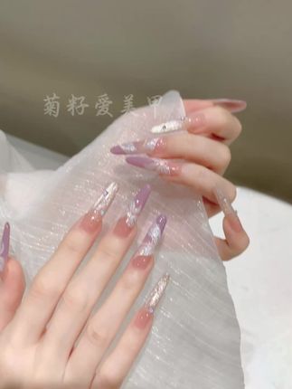 这才是千金美甲即视感吧,一整个仙气飘飘了#仙气飘飘化蝶飞 #飘带 #蝴蝶结 #新手美甲 #菊籽籽美甲乐园