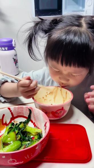 小嘿妹的日常#爱画画的孩子#画蛋仔派对里的皮肤 #蛋仔派对