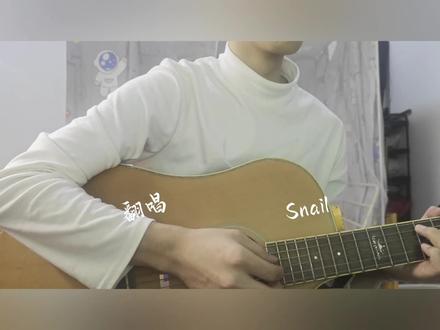 #老男孩 #每个年龄段听的歌词不一样
《老男孩》这首歌因歌词与旋律的深刻共鸣,被不同年龄段的听众赋予了不同的情感解读:
20岁此时的听众多处于青春激昂的阶段,对梦想充满憧憬但尚未经历太多现实的磨砺。歌词“梦想总是遥不可及,是不是应该放弃”可能引发他们对未来的迷茫与思考,既怀揣着对未来的期待,又隐隐感受到梦想实现的难度,开始意识到理想与现实之间的差距。
25岁这一阶段的人们往往面临人生的重要转折,如毕业、初入职场或开始独立生活。“各自奔前程的身影匆匆渐行渐远,未来在哪里平凡啊谁给我答案”这句歌词,可能让他们感受到与朋友、同学分别后的孤独,以及对未来的不确定感,开始思考自己的人生方向和目标。
30岁左右的人通常已经积累了一定的社会经验,对生活有了更深刻的认识。“转眼过去多年世间,多少离合悲欢,曾经志在四方少年,羡慕南飞的雁”这句歌词,可能让他们回忆起年少时的壮志豪情,以及随着时间流逝,梦想逐渐被现实磨平的过程,感慨时光的流逝和人生的无常。
40岁的人大多已经经历了人生的起伏,对亲情、友情和爱情有了更深刻的理解。“那时陪伴我的人啊,你们如今在何方,我曾经爱过的人啊,现在是什么模样”这句歌词,可能让他们怀念起过去的亲人、朋友和爱人,感慨岁月的变迁和人事的无常,同时也可能对人生的意义和价值有更深刻的思考。
50岁的人已经经历了人生的大部分阶段,对生活有了更豁达的态度。“生活像一把无情刻刀,改变了我们模样”这句歌词,可能让他们更加深刻地感受到岁月的痕迹,以及生活对人的塑造和改变,同时也可能对人生的得失和成败有更淡然的心态。
60岁的人已经走过了漫长的人生道路,对生命有了更深刻的认识。“当初的愿望实现了吗,事到如今只好祭奠吗”这句歌词,可能让他们回顾自己的一生,思考自己的梦想是否实现,以及如何面对未实现的梦想,同时也可能对生命的有限性和珍贵性有更深刻的理解。
70岁的人已经经历了人生的风风雨雨,对生命有了更超脱的态度。“任岁月风干理想,再也找不回真的我”这句歌词,可能让他们感慨岁月的无情,以及理想在现实面前的脆弱,同时也可能对生命的本质和意义有更深刻的思考。
80岁的人已经走过了漫长的人生道路,对生命有了更豁达和超脱的态度。“有谁会记得这世界他来过”这句歌词,可能让他们对生命的短暂和无常有更