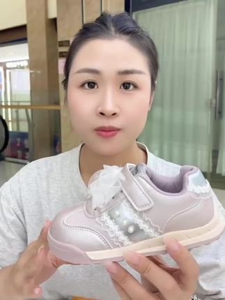 #哎呦喂你鞋真好看 #好鞋推荐 #童鞋 #骗你生女儿 #芭芭鸭童鞋 芭芭鸭这双鞋子女孩穿起来好漂亮啊