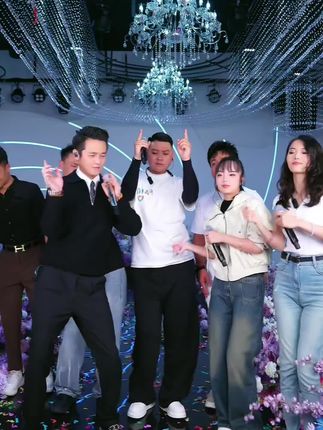 啊表哥 管你跑到哪片坡 只要幺妹我有情谊 不想喝来也要喝也要喝