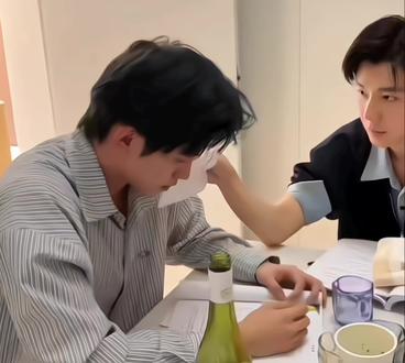 郝熠然你那么大一滴泪滴在云旗的背上,你也为他心疼是吗#云熠星河