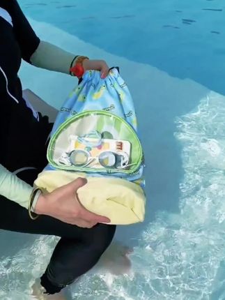 #创作灵感 游泳漂流玩水,这个👆🏻游泳包干湿两用防水收纳袋,男女游泳专用泳镜束口卡通双肩包#干湿两用双肩包#好物推荐🔥