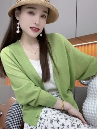 2025夏季新款镂空冰丝开衫女外套针织空调衫短款长袖薄款防晒衣服#夏季新款 #防晒衣#短款