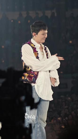 志龙版刀马舞,耳朵都红了还是大大方方的cha#权志龙刀马舞 #权志龙fm