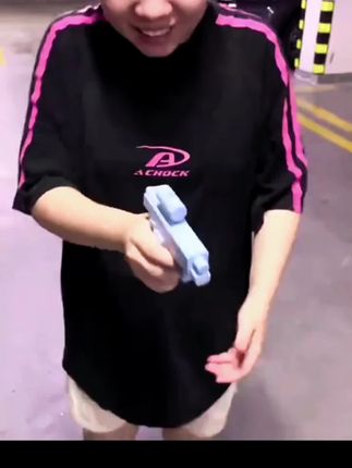 当买了一把古灵精怪的水枪,夏天的快乐不来了吗,哈哈哈#玩个很新的东西 #解压玩具