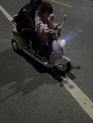 儿童电动车摩托可坐人#儿童车 #童车 #三轮车 #萌娃骑车 #电动车