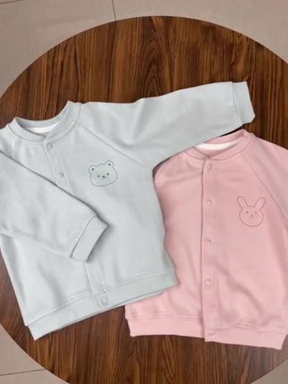 虽然这已经是夏天了,但是这早晚温差还是特别大#面料柔软舒适 #早晚温差大 #宝妈推荐 #开衫外套#男女宝宝都适合