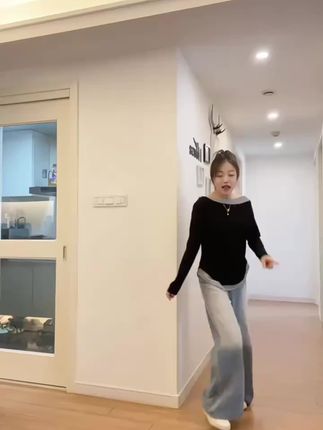 2025秋装新款胖mm大码女撞色斜领拼接条纹不规则长袖T恤#秋季穿搭 #胖mm穿搭 #大码女装#穿搭分享 #今日分享