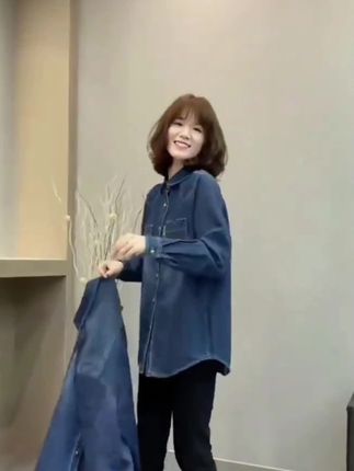 牛仔衬衫女春秋冬新款韩版加绒款宽松蓝色百搭休闲打底衫衬衣外套#穿出自己的风格 #牛仔外套 #穿出高级感 #穿出自信穿出美丽 #穿出女人的气质