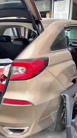 本田冠道 到店改氛围灯 原车没有灯光源 但预留有位置 现在加装 专车专用原厂氛围灯 加装后排头顶 两个环绕喇叭 后门两个高音仔 仪表中间加装中置喇叭 原车减配7个喇叭 改完12个喇叭,#本田冠道 #本田冠道音响升级 #汽车氛围灯 #汽车音响改装