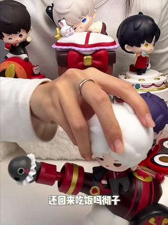 看见五只的实物展示更想要了#恋与深空 #爱来自深空 #深空颂歌 #恋与深空肯德基暖冬庆典 #肯德基深空男主玩具可爱暴击