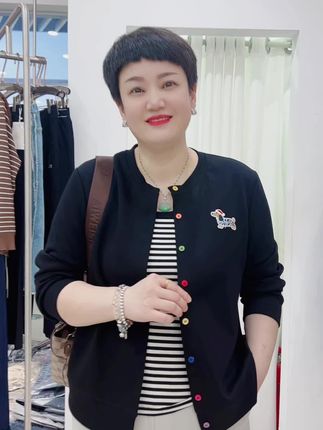 #上热门 时尚休闲百搭显瘦洋气减龄遮肉长袖短款外套,可以穿到200斤#谁穿谁好看 #面料柔软舒适 #气质穿搭 #强烈推荐