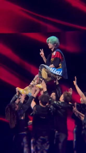 我不是在看书吗 怎么到了演唱会现场#鹿晗演唱会 #鹿晗四巡纪念册