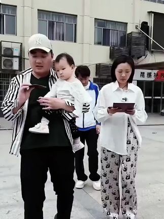 #张予曦毕雯珺真的拍了红裙抱 #深情眼 #张予曦 #毕雯珺