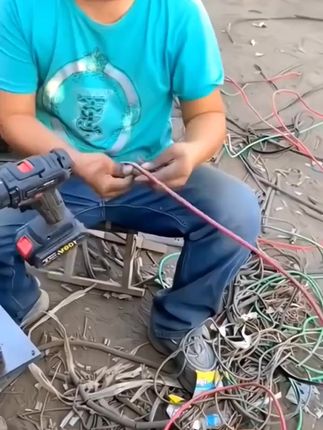 剥线机小型手摇废铜线家用废旧电线剥皮拨废线剥电线皮器去皮器#剥线机#高性能实用工具 #方便又实用