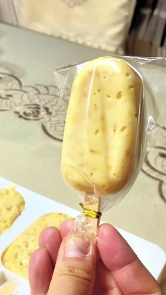 绿豆冰淇淋 专注无添加家常甜品🍧
电饭锅就能做的绿豆冰淇淋
健康解暑,大人小孩放心吃✨ #六一儿童节礼物 #自制冰棍 #这一口是夏天的味道 #无法拒绝碳水的快乐 #真实生活分享计划