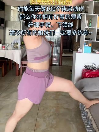 #居家锻炼 #居家练背动作 #开肩美背 #小动作大作用 #拉力绳练背