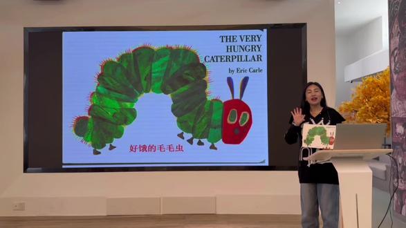 #好书分享 #让阅读成为一种习惯 #绘本 #幼儿园
这是一本充满了诗情与创意的图画书,如果说有一条虫子能一路畅通无阻的从一个国家爬到另一个国家,那么就是它了!