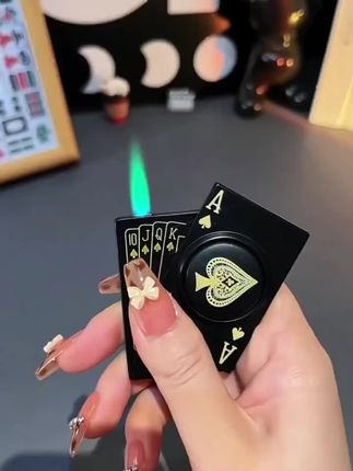 #上热门🔥 包帅的旋转解压扑克牌#打火机 ,#好物推荐🔥 #炫酷 #潮玩@