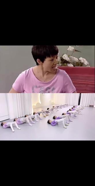 小时候妈妈让我们报这班那班,我们不愿意学。长大后才明白,她只是怕我们错过、怕我们后悔。别怪妈妈,她只是在用她的方式爱我们。#有趣的课堂 #课堂互动 #家有儿女 #家有儿女片段 #课堂展示