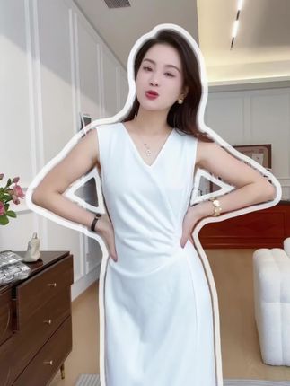 0502法式复古连衣裙女春秋新款收腰显瘦v领开叉设计无袖中长裙#连衣裙 #秋季穿搭 #显瘦穿搭 #气质穿搭 #高级感穿搭