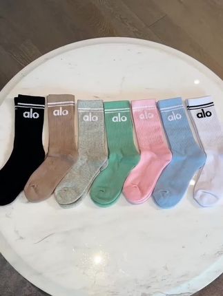 风靡全球的穿搭神袜,谁穿谁好看#袜子 #穿搭 #好物推荐🔥 #运动袜