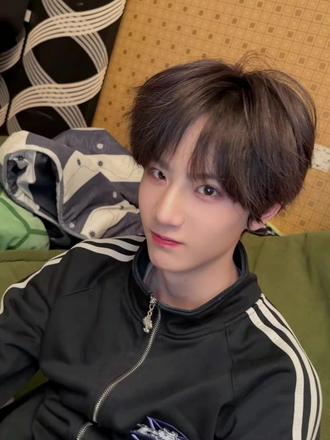 #李煜东 东东祝大家新年快乐 除夕快乐 多收红包🧧新的一年里天天开心 快快乐乐