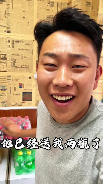 五一假期挑战老板送超大鸡排和可乐各种饮料#卷物狂想炸串卷饼#炸串 #卷饼 #美食 #吾悦广场