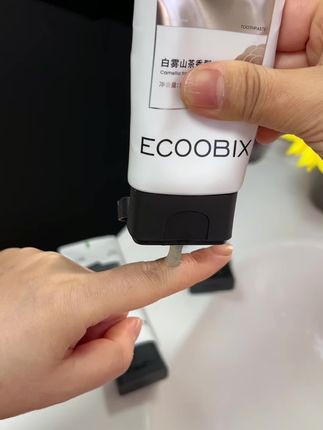 刷完你就使劲亲吧!膏体亮闪闪的清新不辣口!#牙膏 #牙膏推荐 #清新口气 #洗漱用品#白惜牙膏