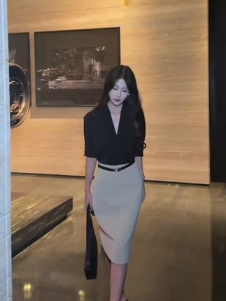 姐妹们,这一套真的好显气质,好高级啊,喜欢这种轻奢风的姐妹们可以看过来#气质这一块拿捏死死的 #今日分享 #秋季新款