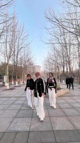 曳步舞
《受伤的是我》