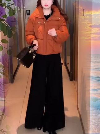 冬天穿这件棉外套出门简直太吸睛了!它是今年的冬季新款,穿上身特别暖和,就像裹着一个小被子一样,而且还是小个子的版型,上身很显高,不管是逛街还是聚会都能轻松驾驭。#潮流时尚穿搭 #时尚休闲穿搭 #࿆时尚潮流穿搭 #时尚气质穿搭