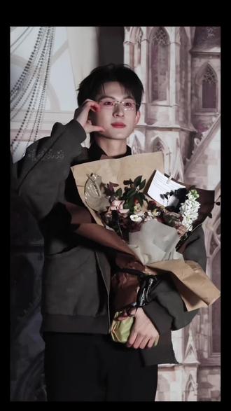 永远永远在一起.
年前最后一个组啦!拍摄顺利呀
#陈添祥 @陈添祥 #陷落京霓 #开机大吉 @抖音创作小助手