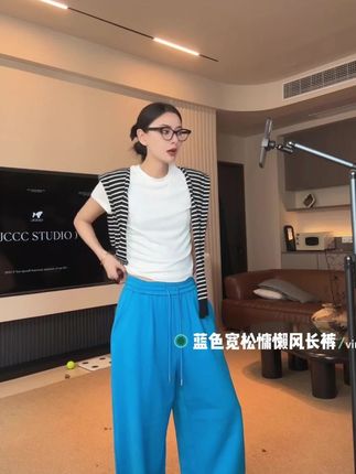 拯救暗色穿搭一秒亮眼!这条蓝色裤子是点睛之笔,配黑白灰绝了 #通勤穿搭如何摆脱土气感 #秋冬穿搭 #提亮穿搭 #蓝色神裤 #慵懒风穿搭