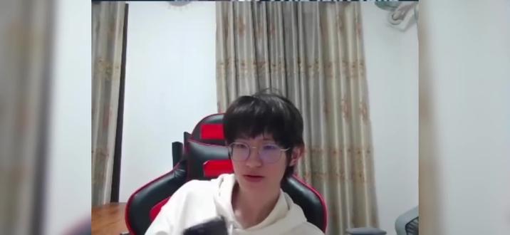 原来连心疼你都有时差 笨笨的小猪不知道什么是腱鞘炎,只知道自己手很疼,其实已经是职业病的预警#一诺 #ag超玩会一诺 #电竞选手 #kpl