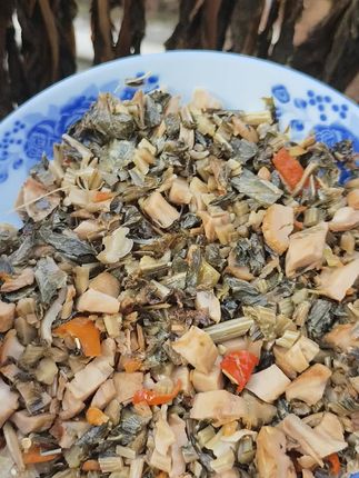 在外的工作的游子们,如果很多年没吃过家乡的大头菜了,就看看这个是不是你遗忘很久的味道,这个是正宗的广西农家大头菜,贺州钟山英家品种,脆脆香,很开胃下饭,可以闷五花肉,记得提前泡水两三个小时#家乡特产 #大头菜#分享家乡美食